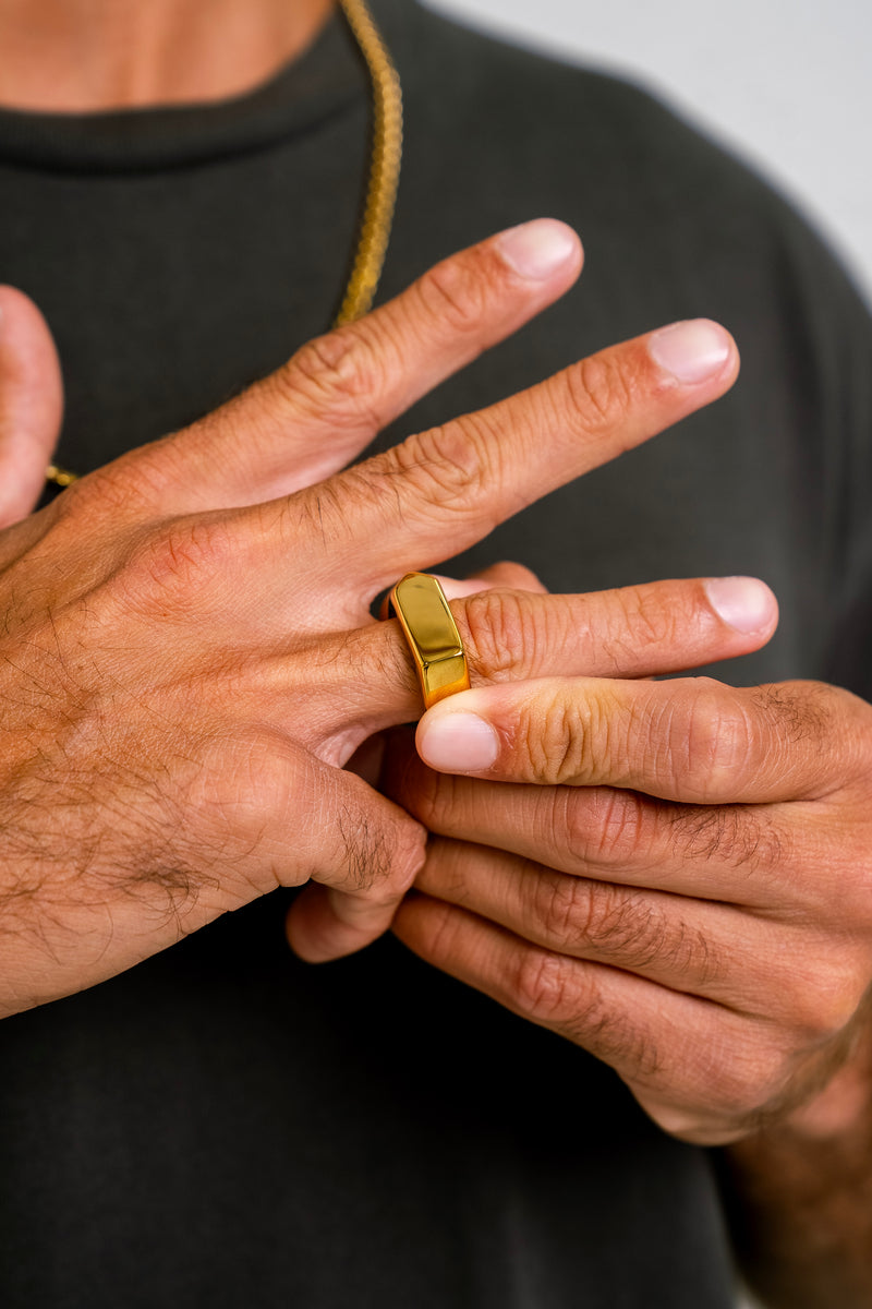 "GOLDEN ARROW" SIGNET RING - GOLD