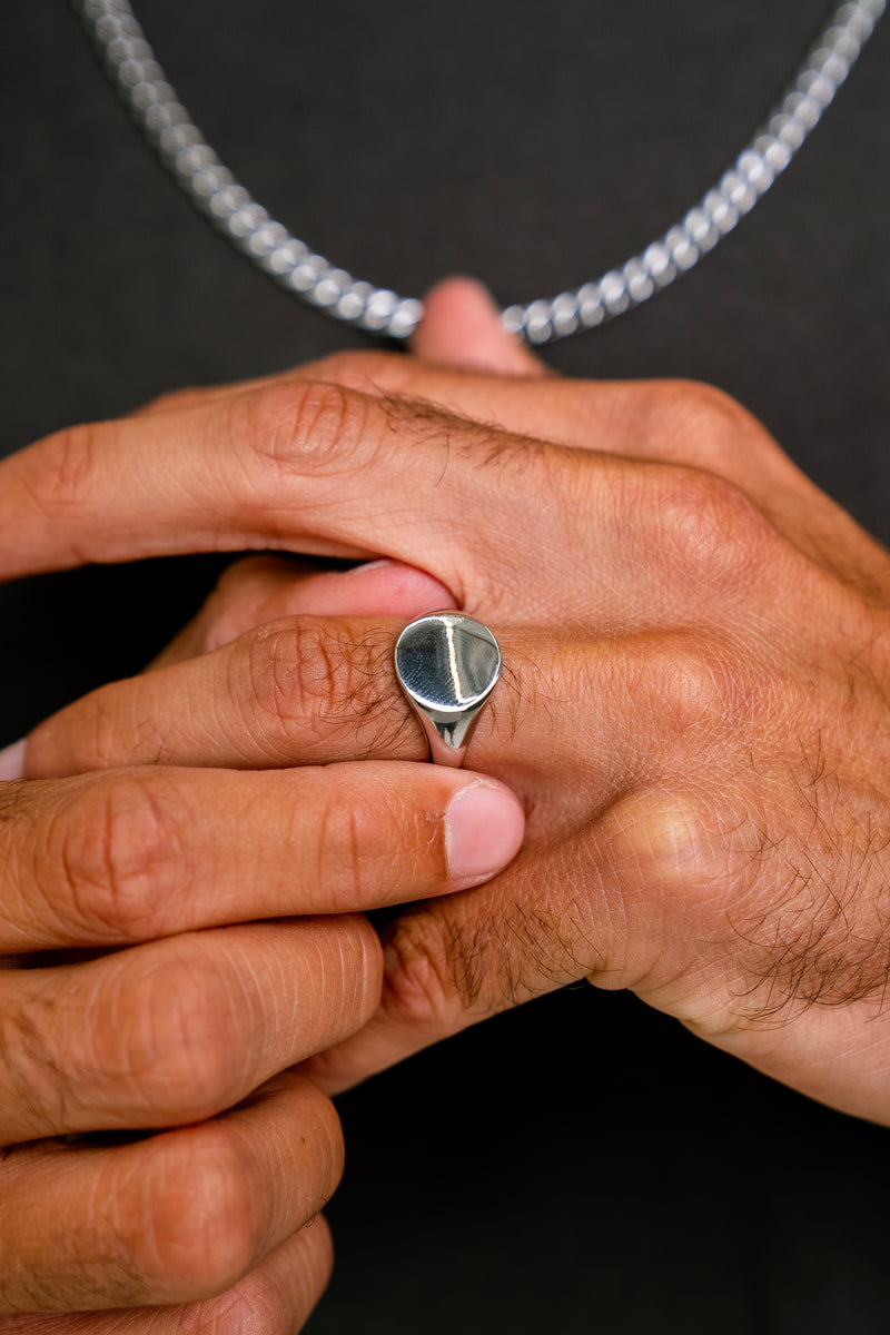 "TURI" SIGNET RING - WHITE GOLD