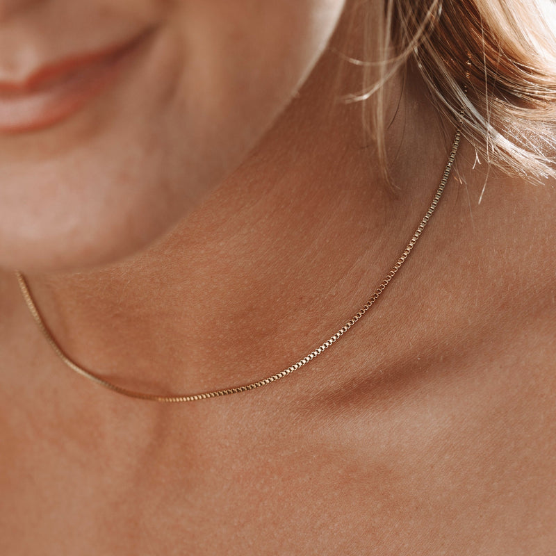 Dainty Box Choker