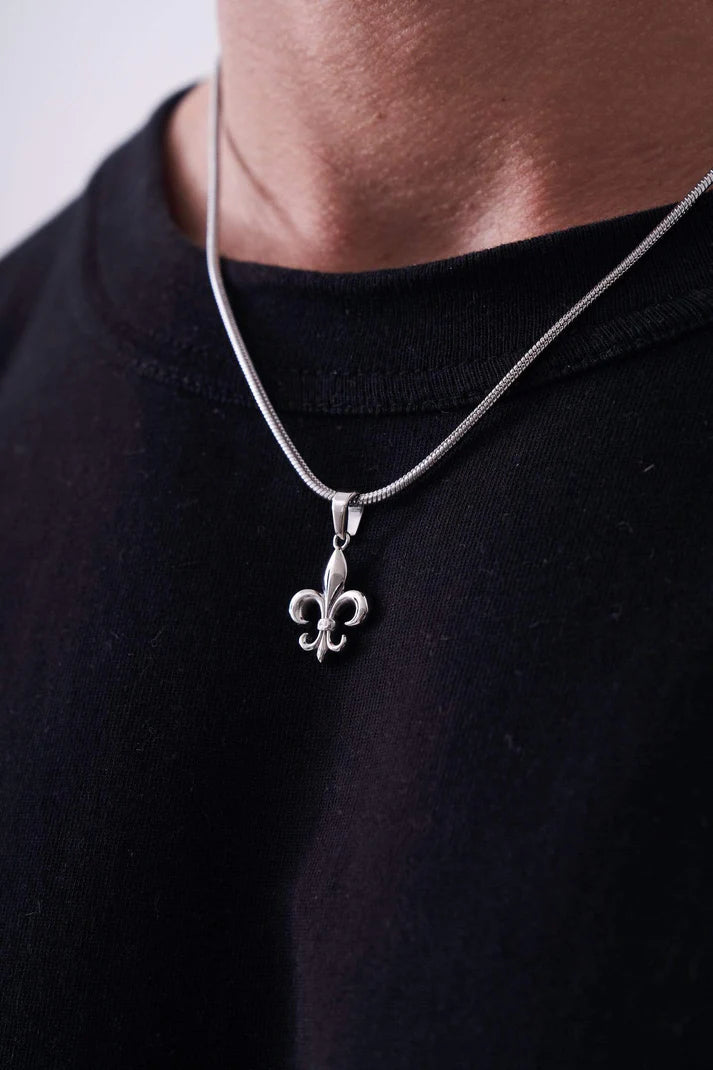 "FLEUR-DE-LIS" PENDANT - WHITE GOLD