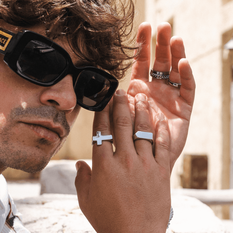 Men wearing cartier discount ring