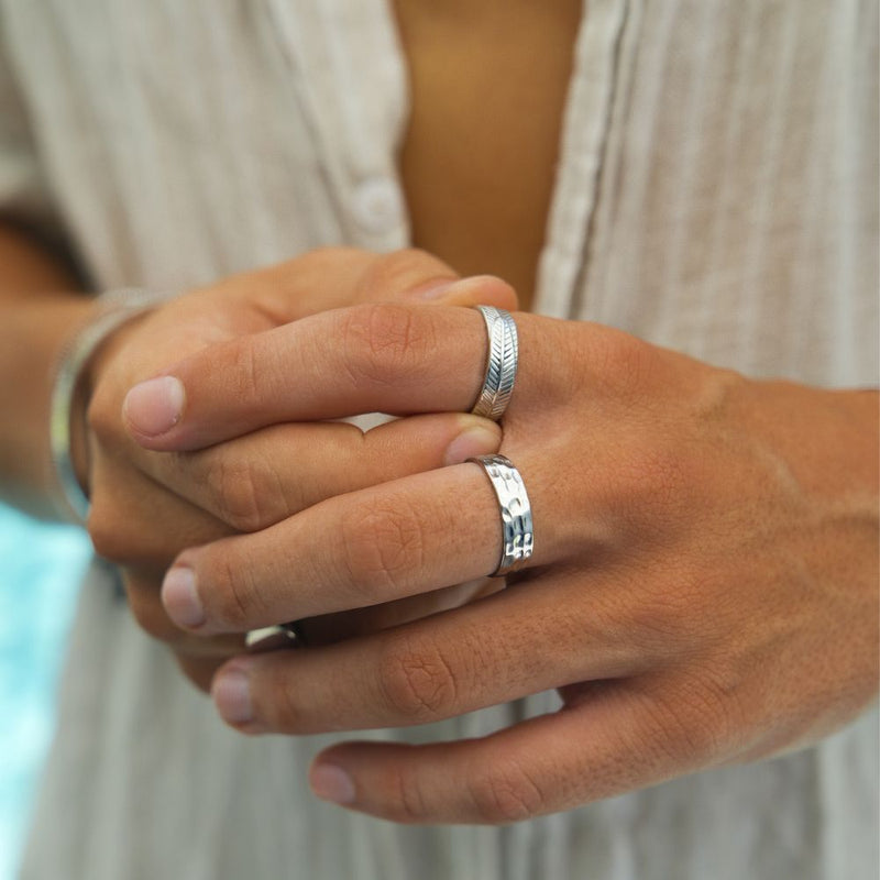 "AZA" FEATHER RING - WHITE GOLD