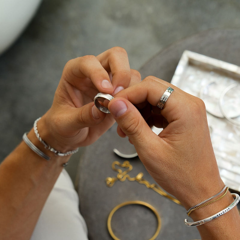 "AZA" FEATHER RING - WHITE GOLD